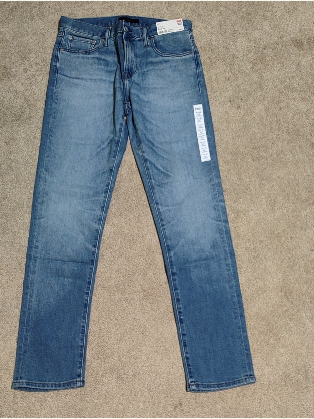 Uniqlo Men's Slim Straight Jeans in Light Blue Wash